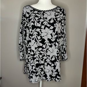 Chicos size XL black and white top
